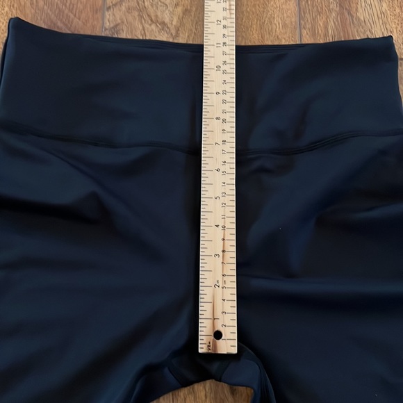 Zyia Active Black Cropped Leggings 12 - Picture 7 of 10